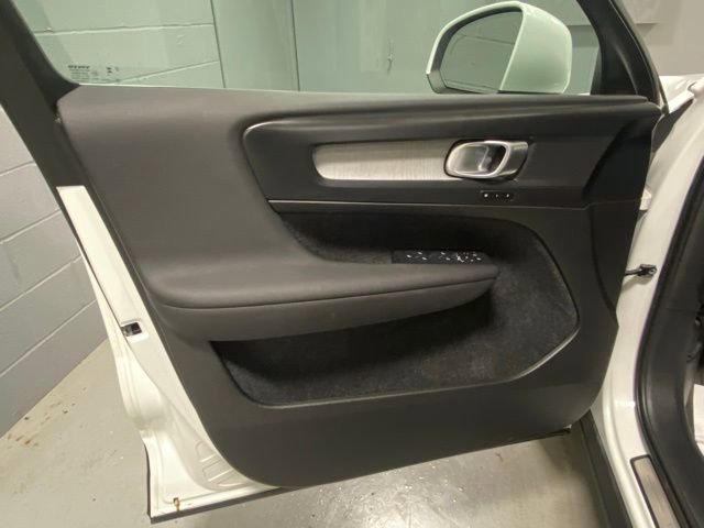 Used 2025 Volvo XC40 B5 Core AWD/4WD image 7