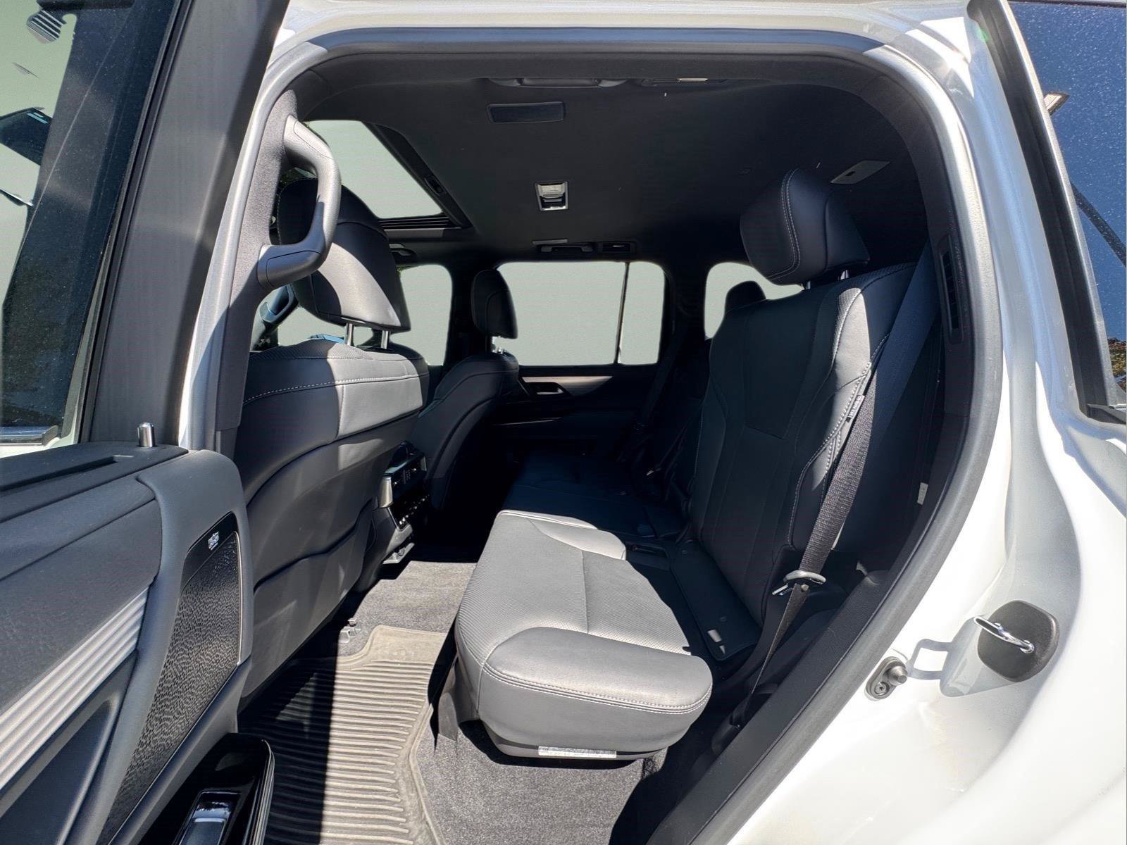 Used 2023 Lexus LX 600 F Sport w/ Accessory Package (Z1) AWD/4WD image 13