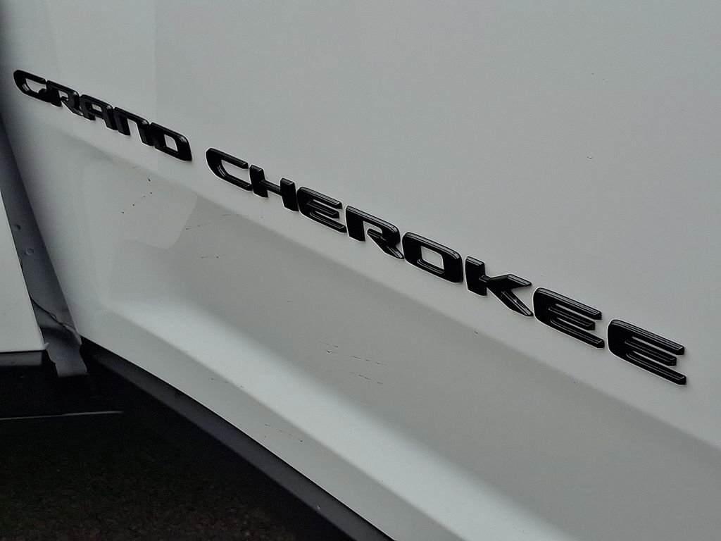 Used 2024 Jeep Grand Cherokee Altitude image 28