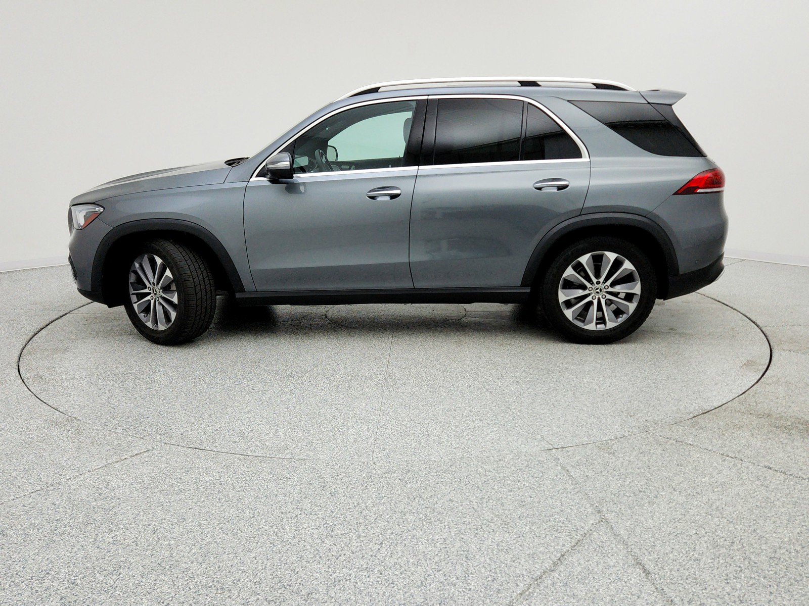 Certified 2022 Mercedes-Benz GLE 350 w/ Premium Package image 2