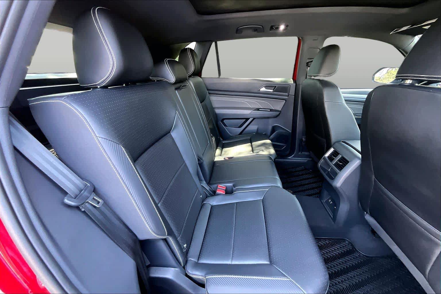 Certified 2023 Volkswagen Atlas Cross Sport SEL R-Line AWD/4WD image 20