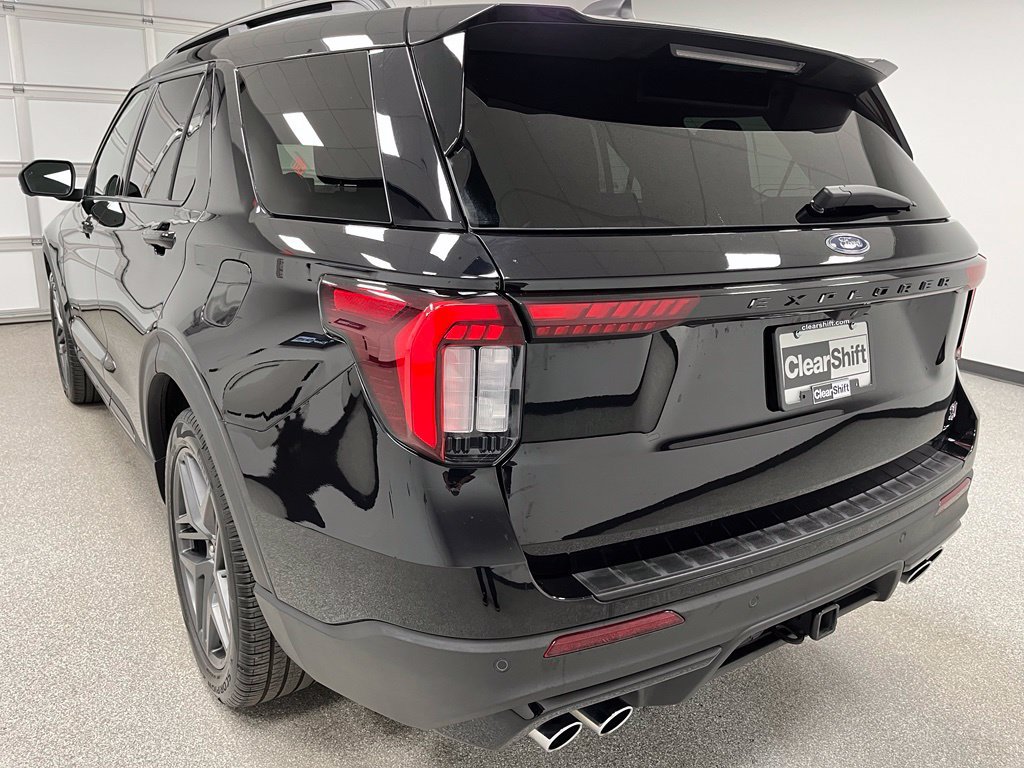 Used 2025 Ford Explorer ST AWD/4WD image 8