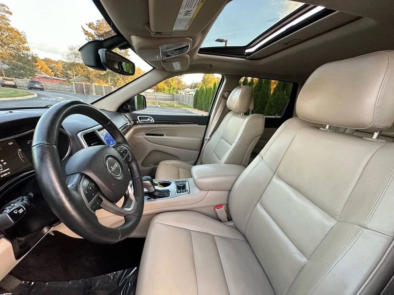 Used 2018 Jeep Grand Cherokee Limited image 14