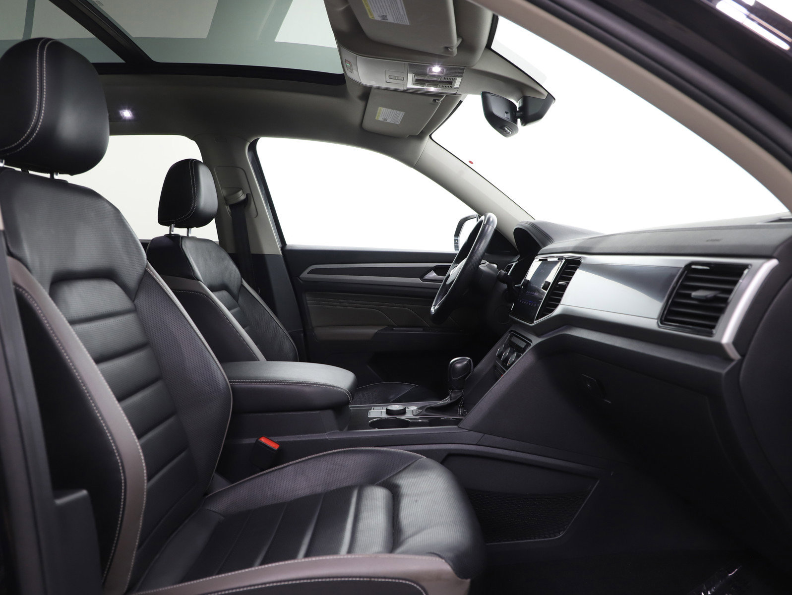 Used 2021 Volkswagen Atlas SEL Premium w/ MDO Package (Bench Seat) image 13