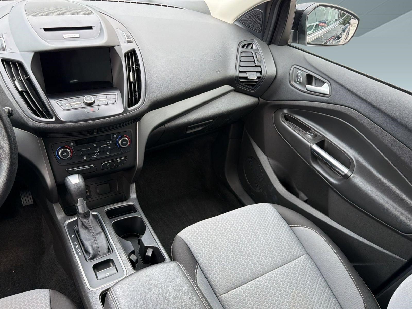 Used 2017 Ford Escape SE w/ Equipment Group 201A FWD image 25
