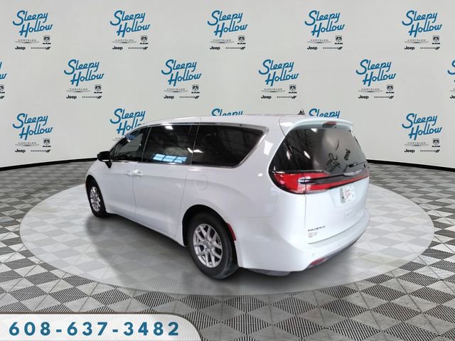 Used 2024 Chrysler Pacifica Touring-L image 7