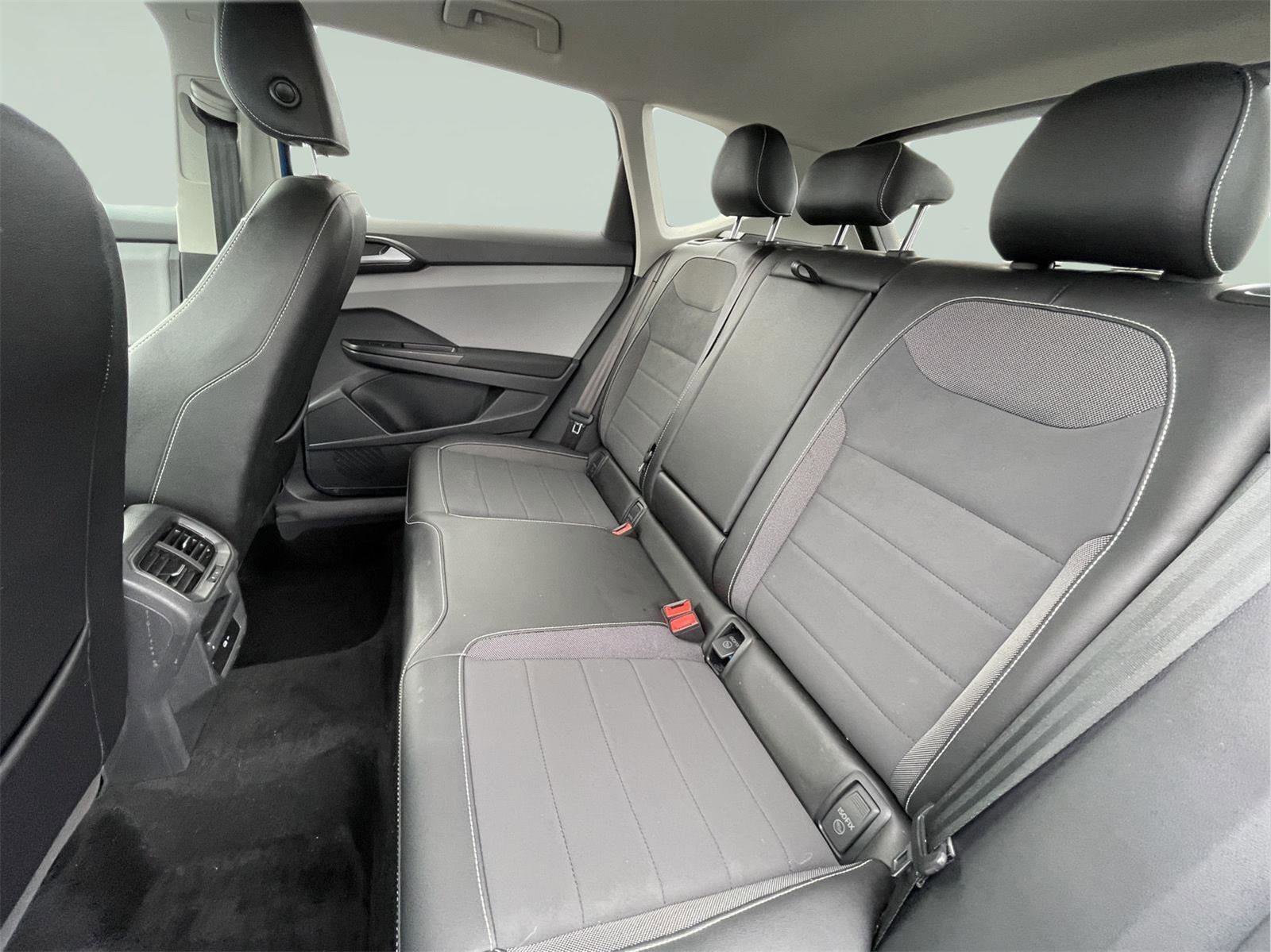 Used 2023 Volkswagen Taos SE w/ Black Wheel Package image 14