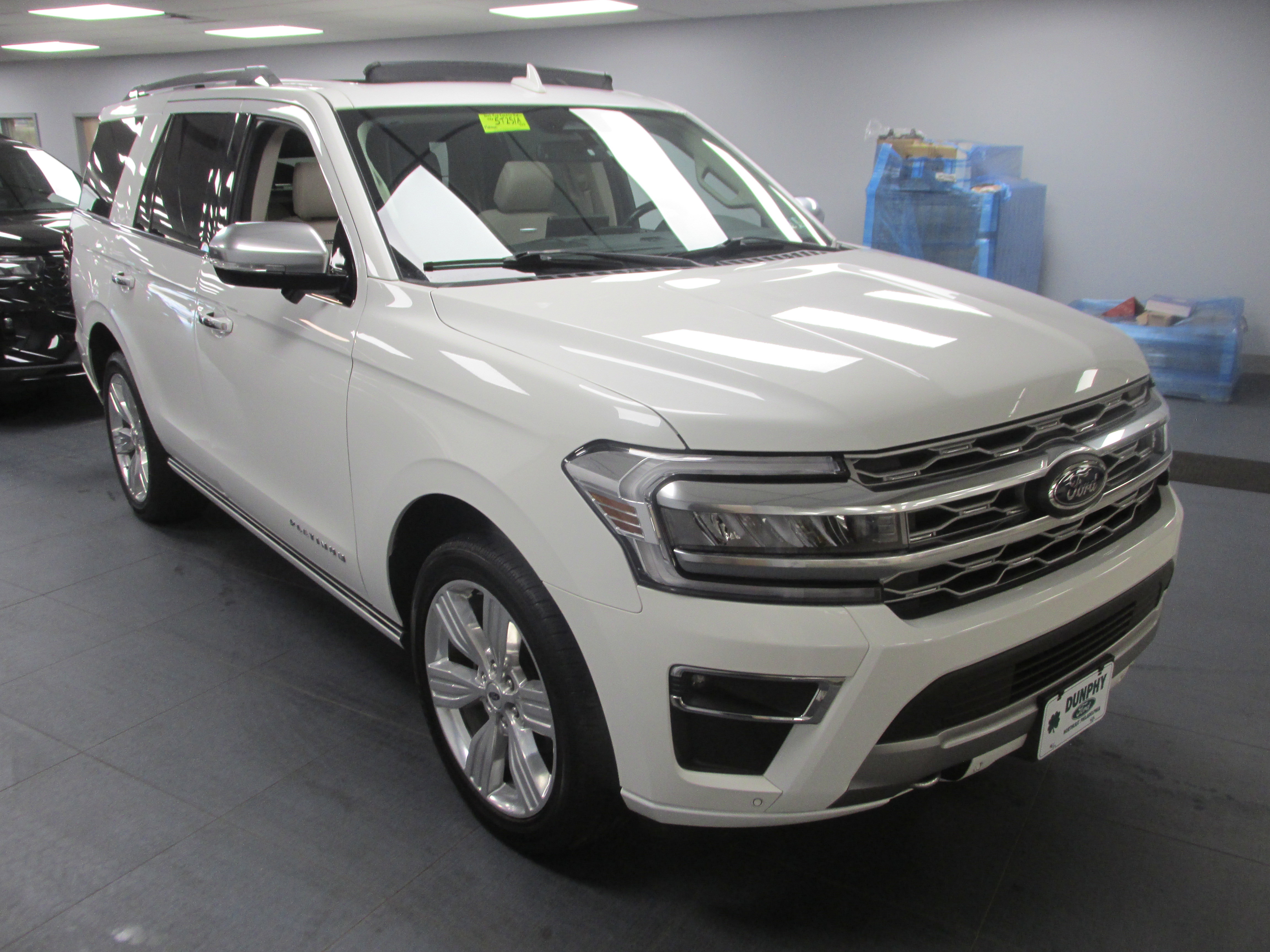 Used 2023 Ford Expedition Platinum image 3