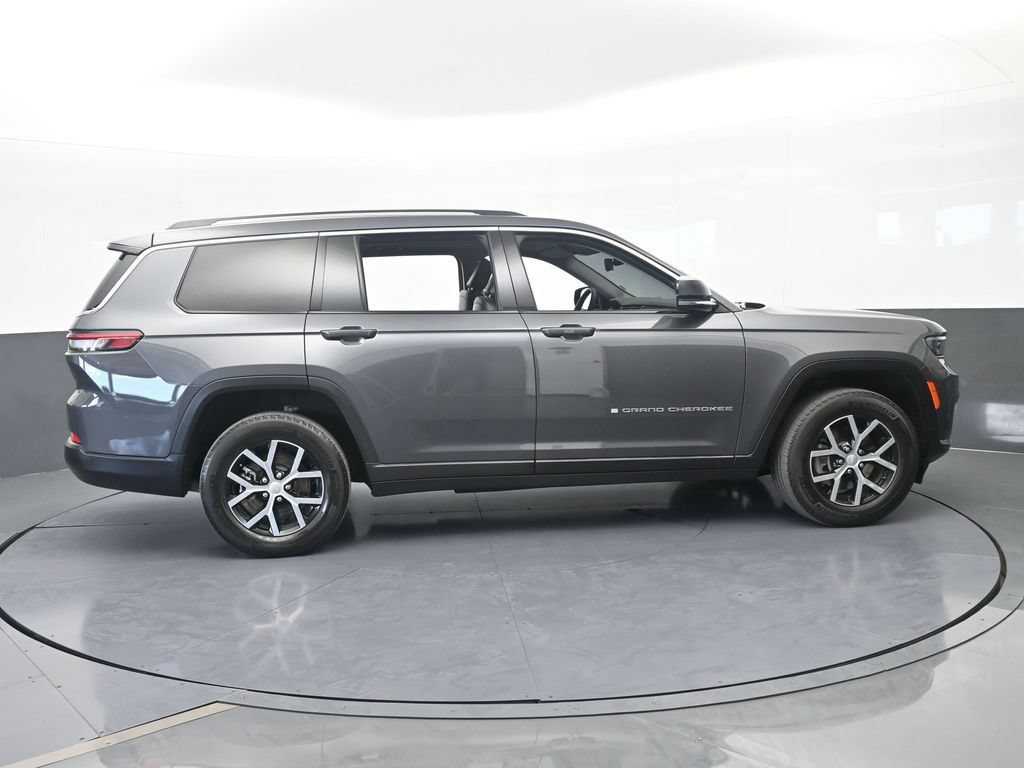 Used 2023 Jeep Grand Cherokee L Limited w/ Trailer Tow Group (B) RWD image 7