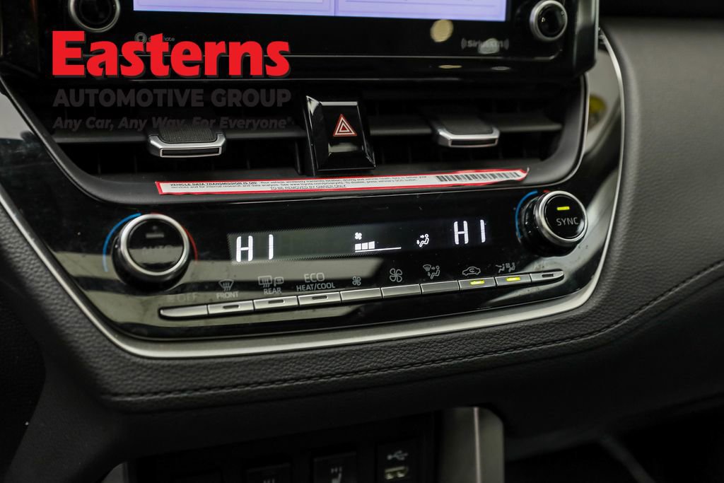 Used 2022 Toyota Corolla Cross XLE w/ Convenience Package image 19