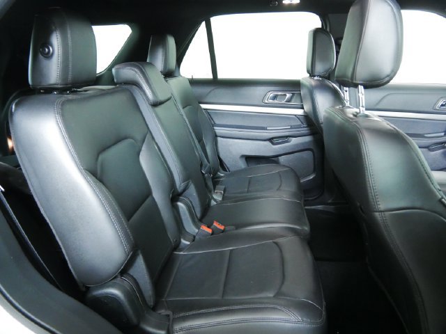 Certified 2018 Ford Explorer XLT AWD/4WD image 17