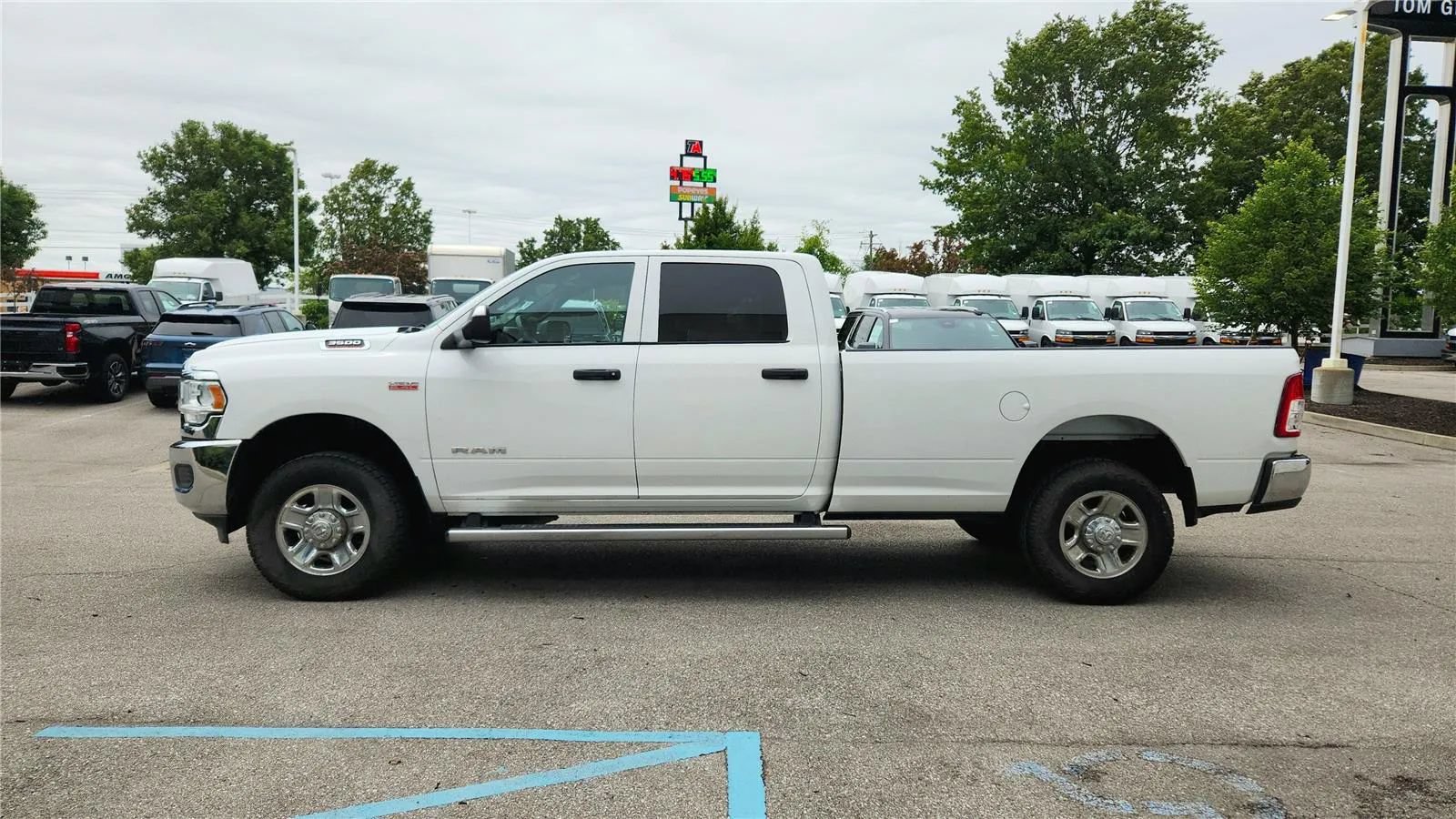 Used 2021 RAM 3500 Tradesman w/ Chrome Appearance Group AWD/4WD image 4