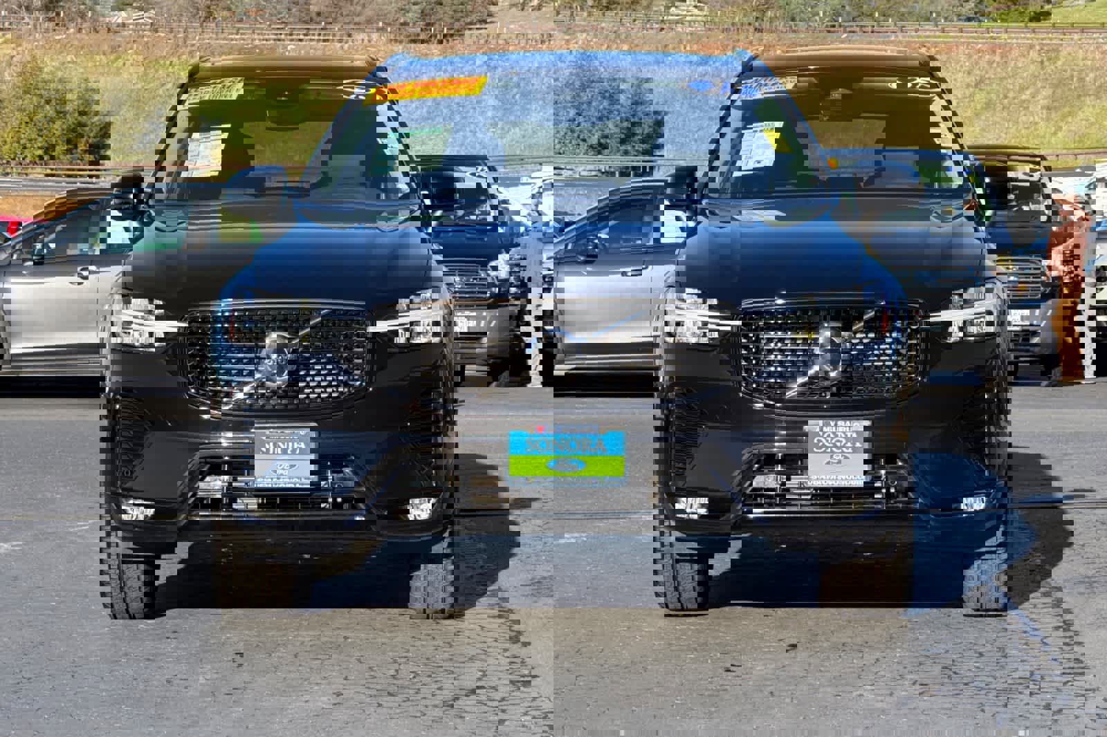 Used 2025 Volvo XC60 B5 Plus image 9