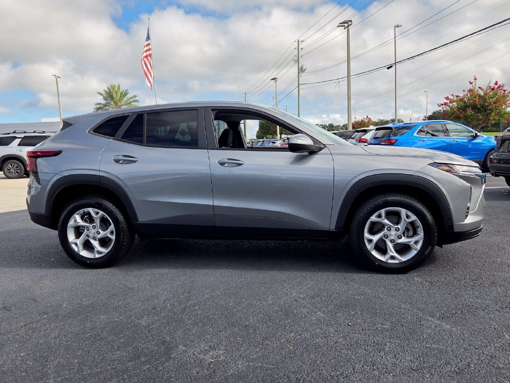Certified 2024 Chevrolet Trax LS w/ LS Convenience Package FWD image 10