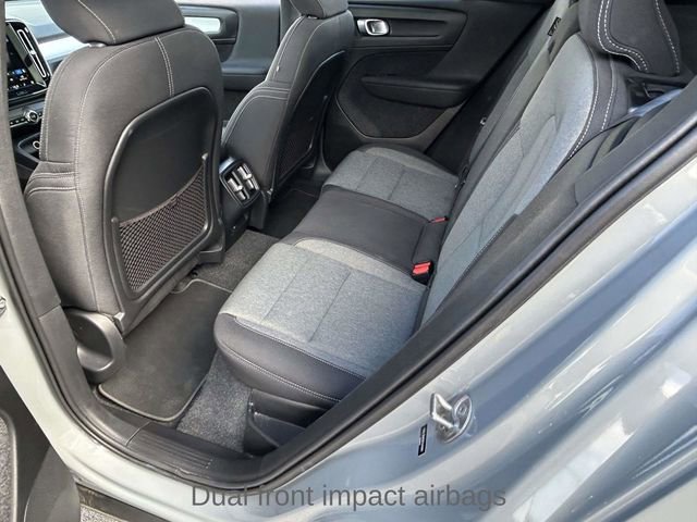 Used 2024 Volvo XC40 B5 Core image 9