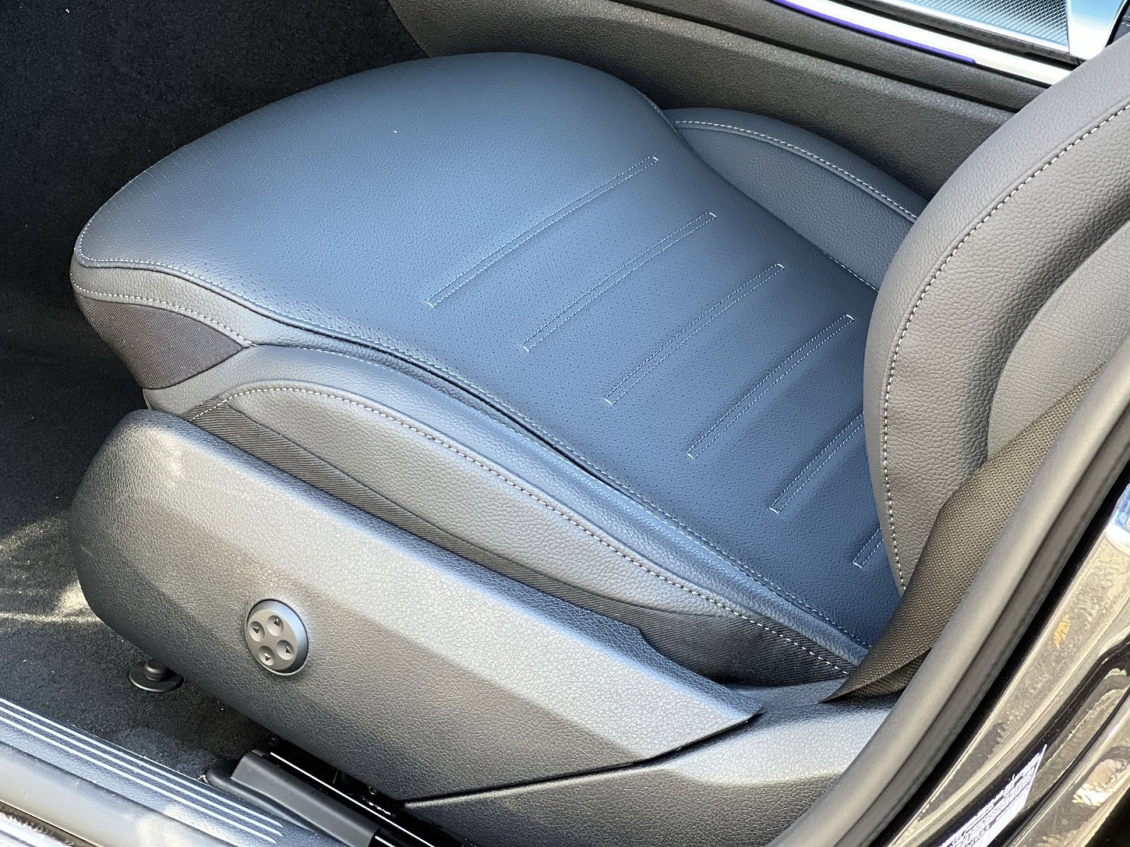 New 2026 Mercedes-Benz C 300 4MATIC Sedan image 12