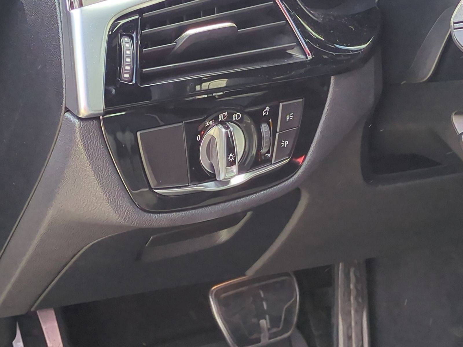 Used 2021 BMW M550i xDrive w/ Premium Package image 17