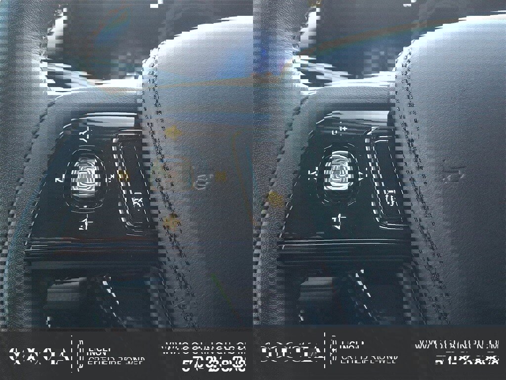 Certified 2025 Lincoln Aviator AWD image 21