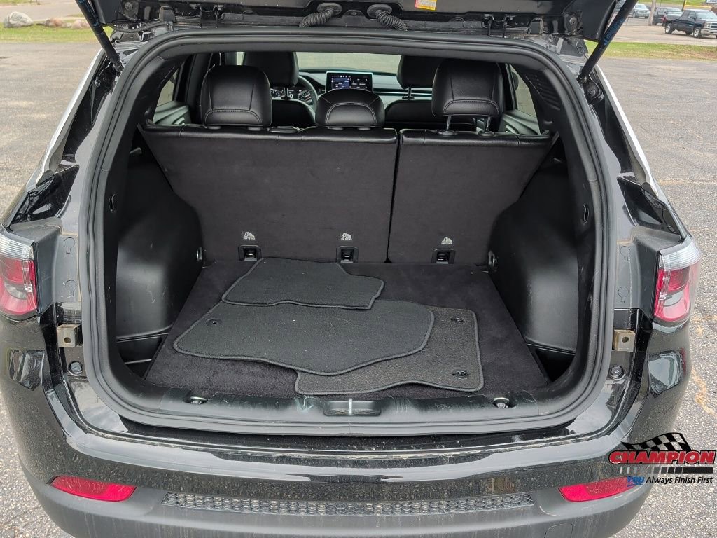 Used 2024 Jeep Compass Latitude image 9