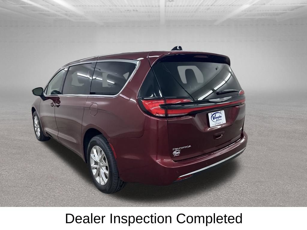 Used 2023 Chrysler Pacifica Touring-L AWD/4WD image 10