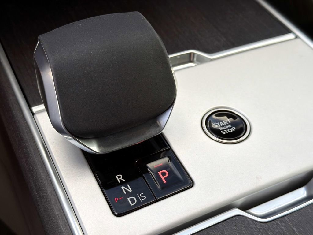 New 2026 Land Rover Range Rover Long Wheelbase SE image 25