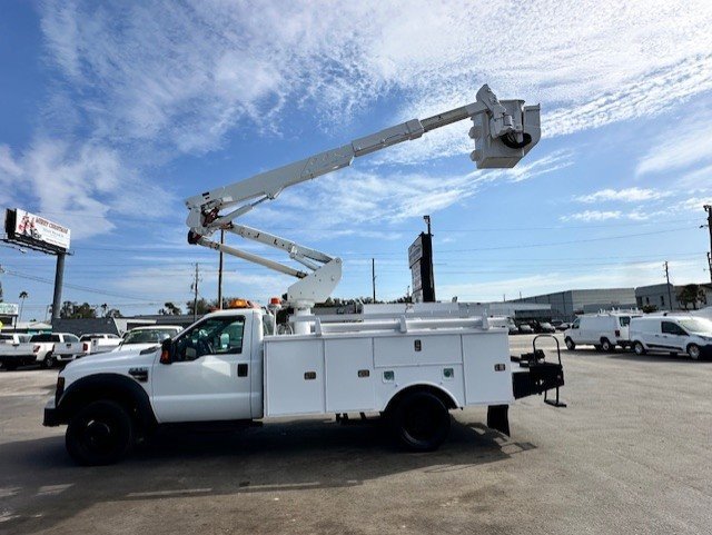 Used 2008 Ford F550 4x4 Regular Cab Super Duty image 9