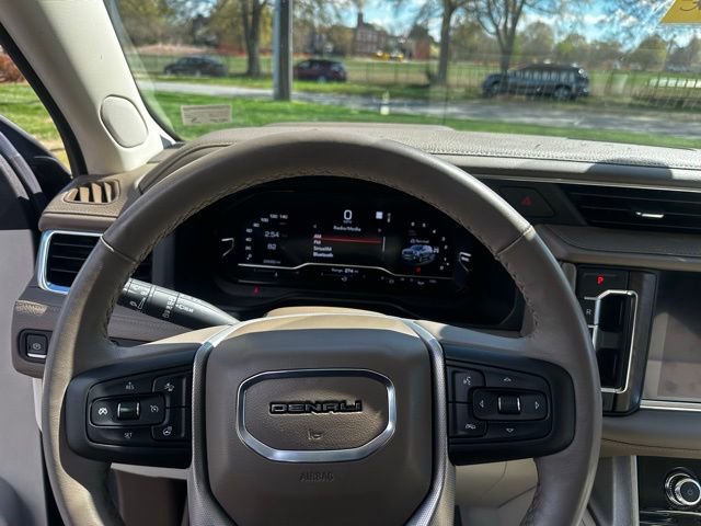 Used 2022 GMC Yukon Denali w/ Denali Premium Package image 16