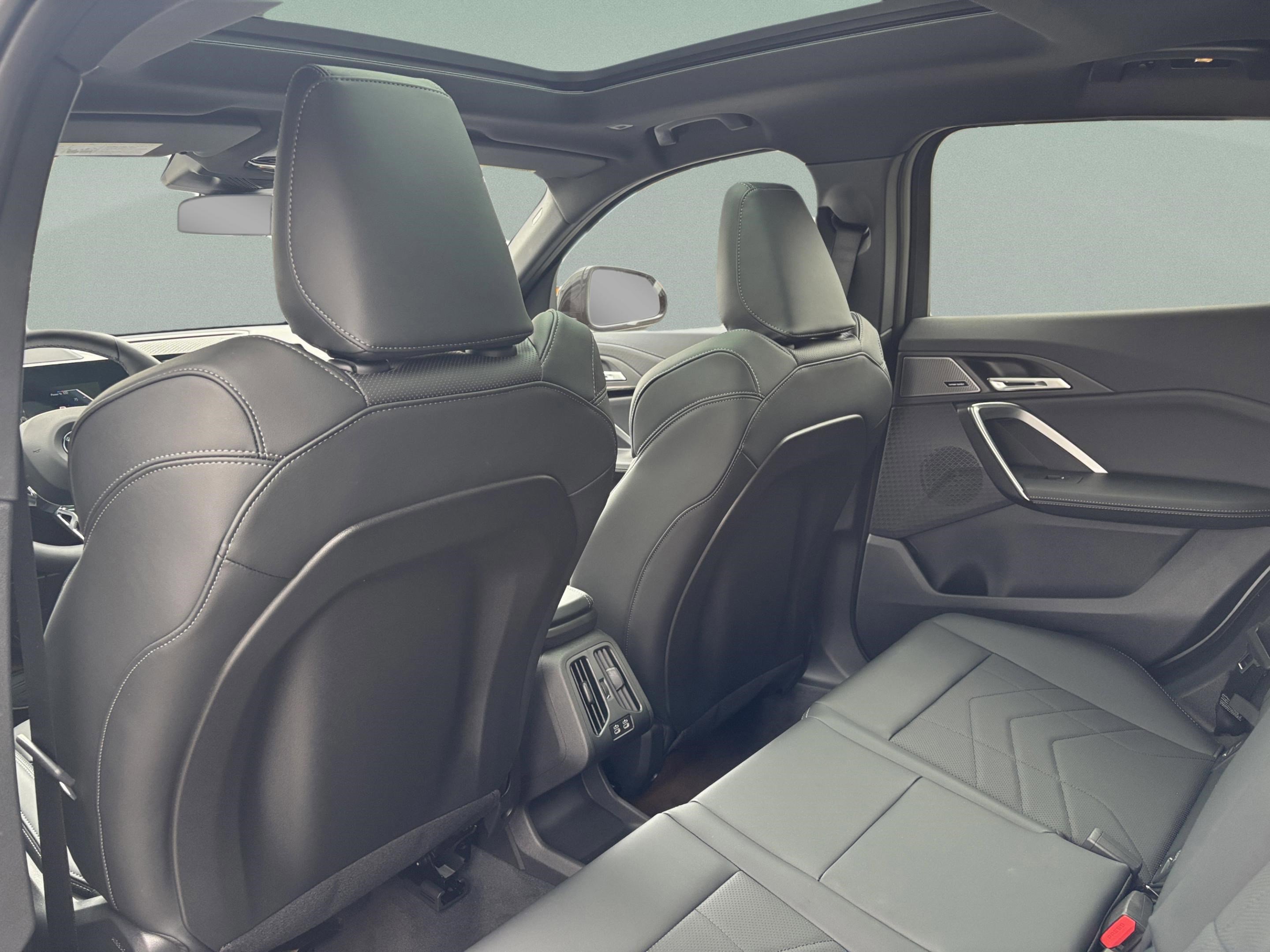 Used 2026 BMW X2 xDrive28i w/ Technology Package image 14