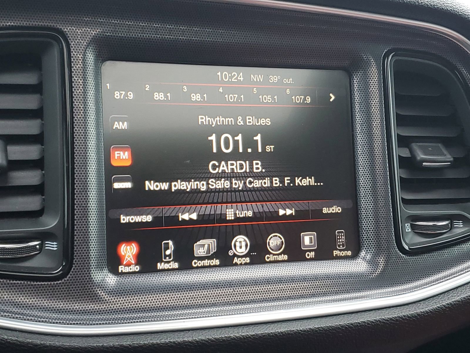 Used 2015 Dodge Challenger R/T Plus image 24