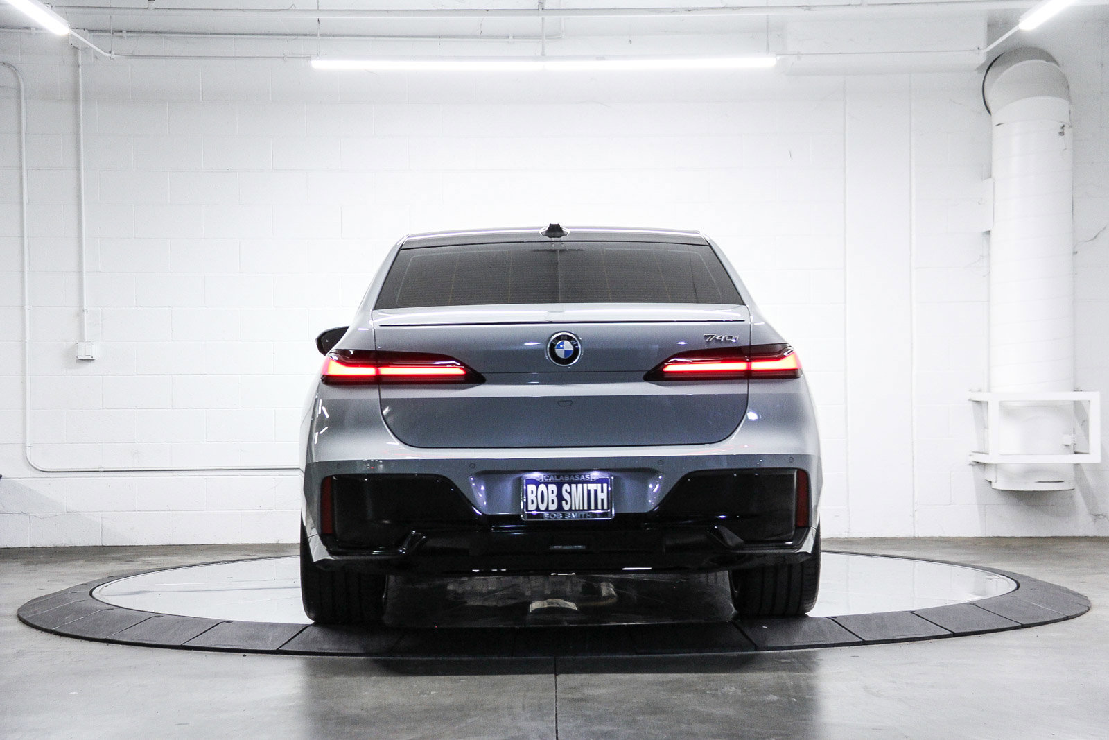 Certified 2023 BMW 740i w/ Parking Assistance Package image 5