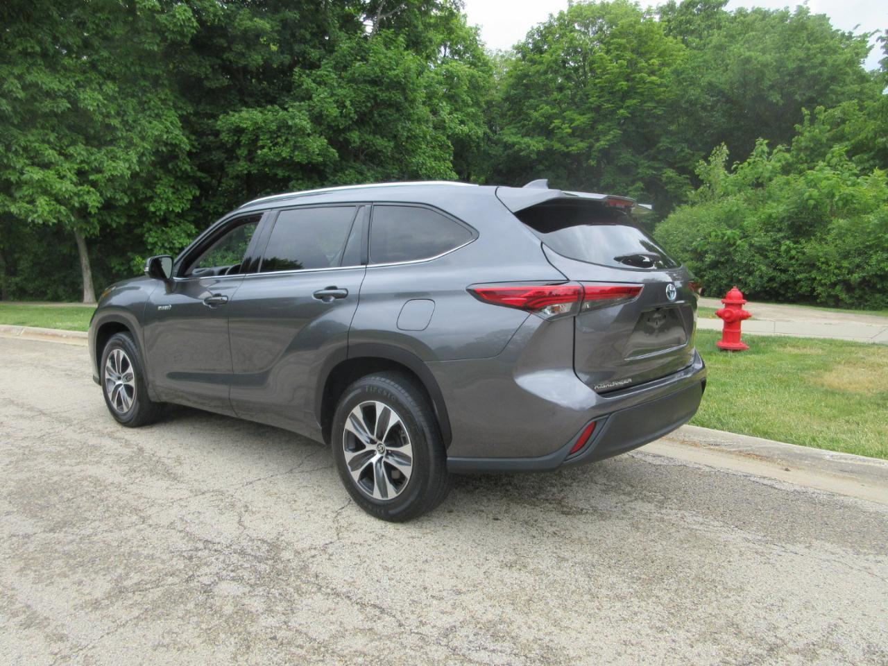Used 2021 Toyota Highlander XLE FWD image 26