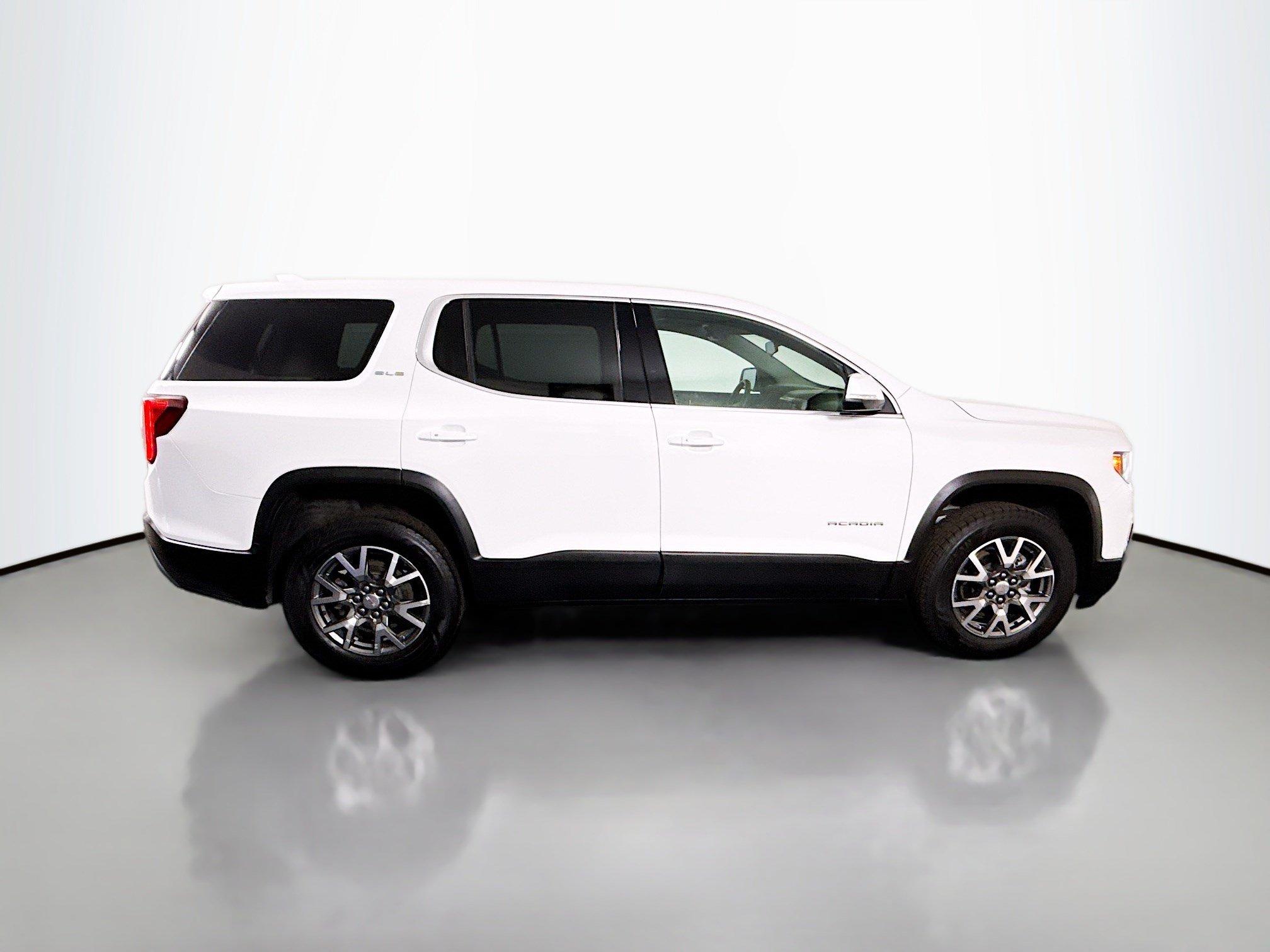 Used 2022 GMC Acadia SLE FWD image 11