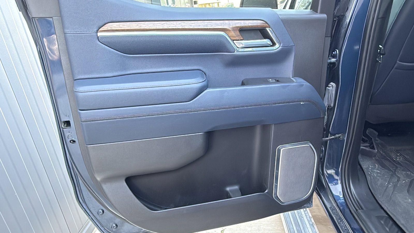 Used 2022 Chevrolet Silverado 1500 High Country w/ High Country Premium Package image 16