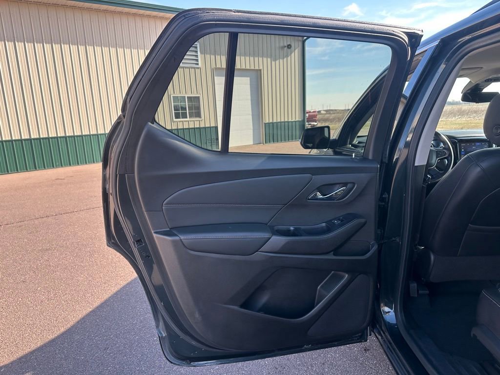 Used 2021 Chevrolet Traverse LT w/ LT Premium Package image 21