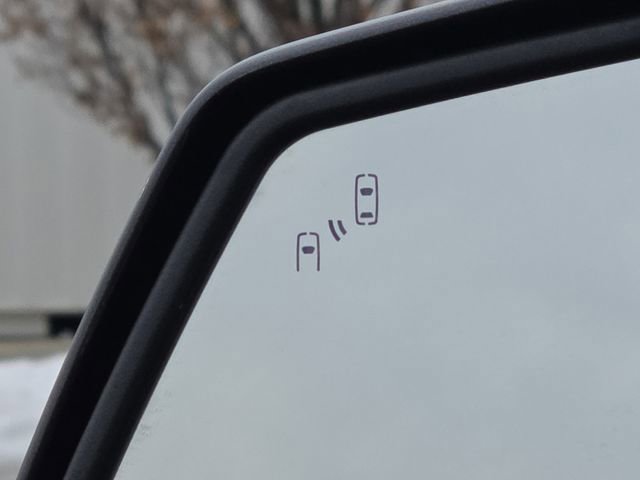 Used 2013 GMC Acadia Denali image 12