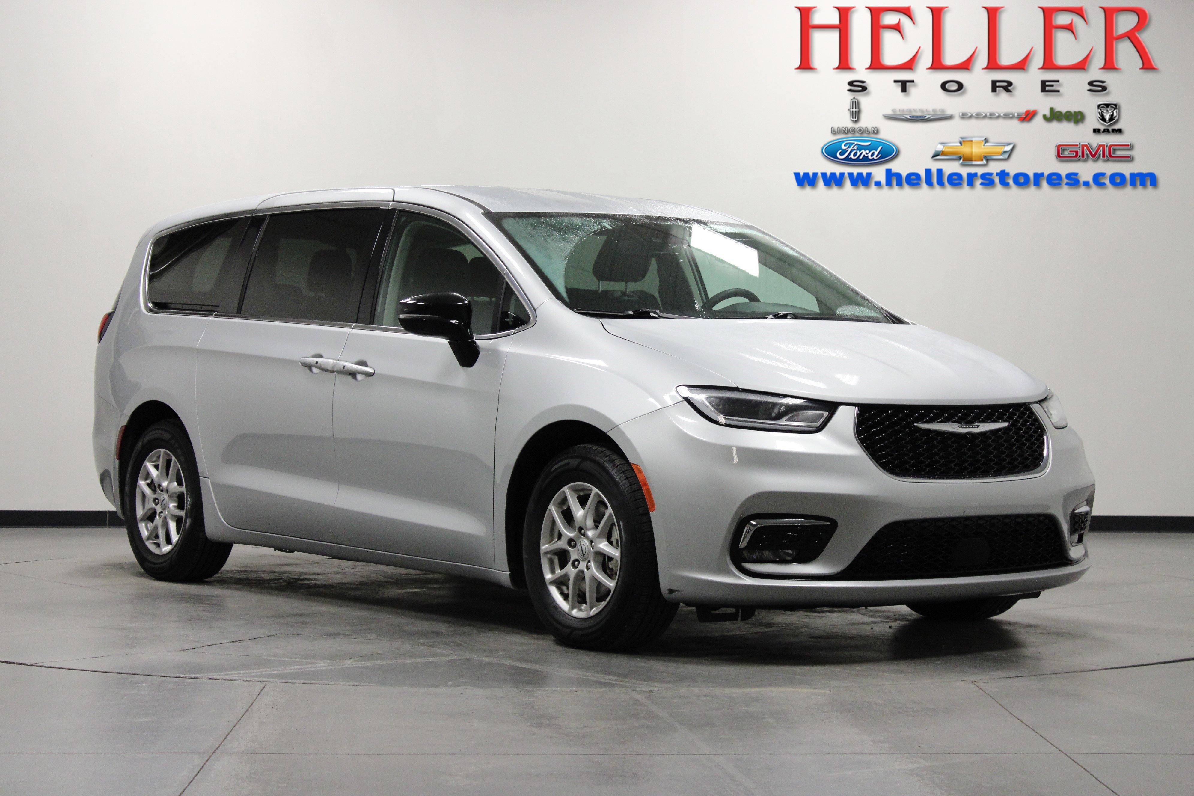 Used 2024 Chrysler Pacifica Touring-L