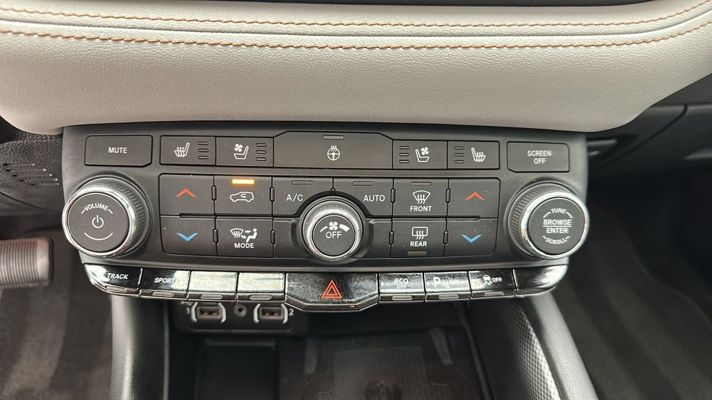 Used 2022 Dodge Durango R/T w/ Tow 'N Go Package AWD/4WD image 21