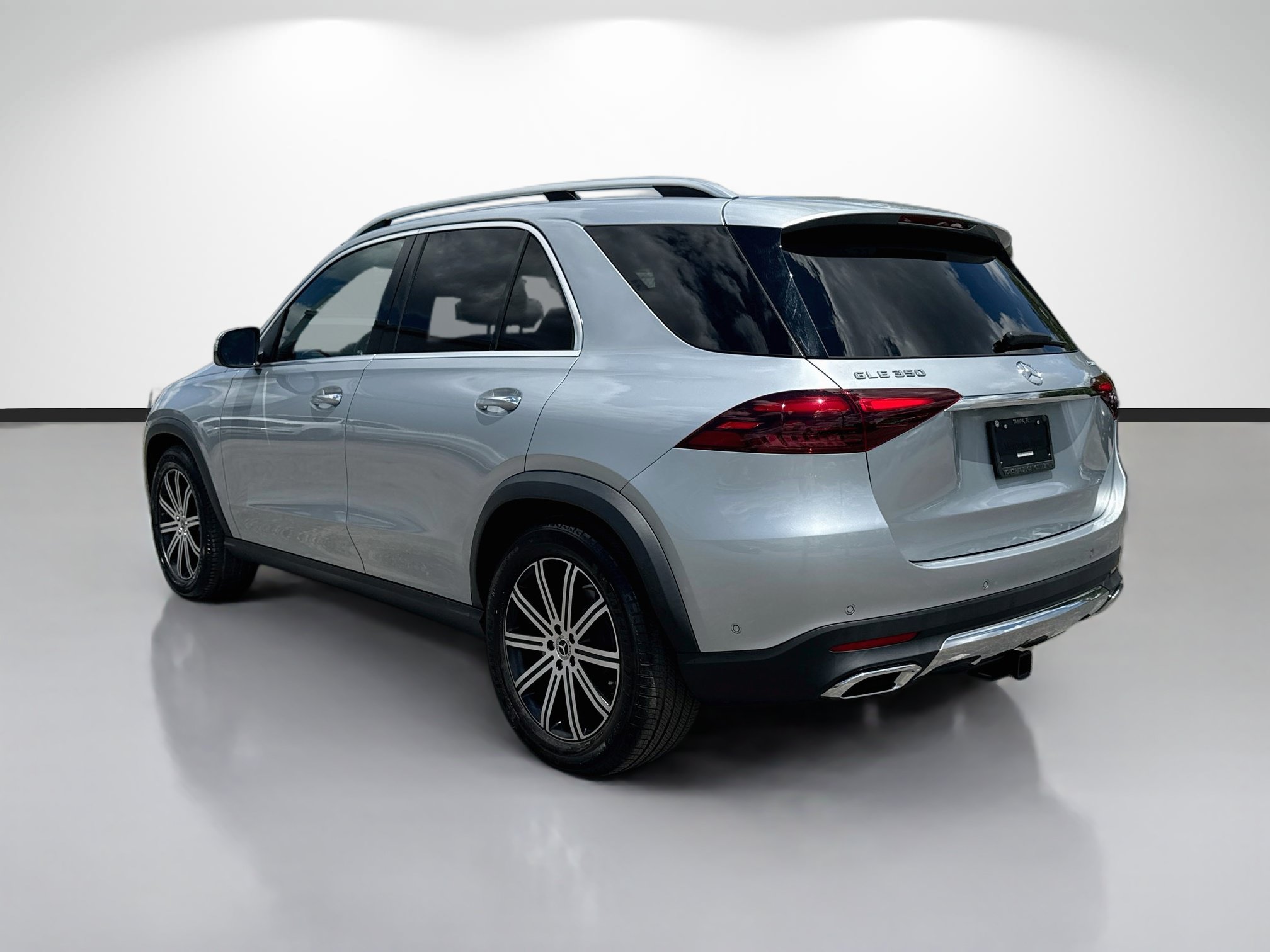 Used 2024 Mercedes-Benz GLE 350 4MATIC w/ Winter Package image 5