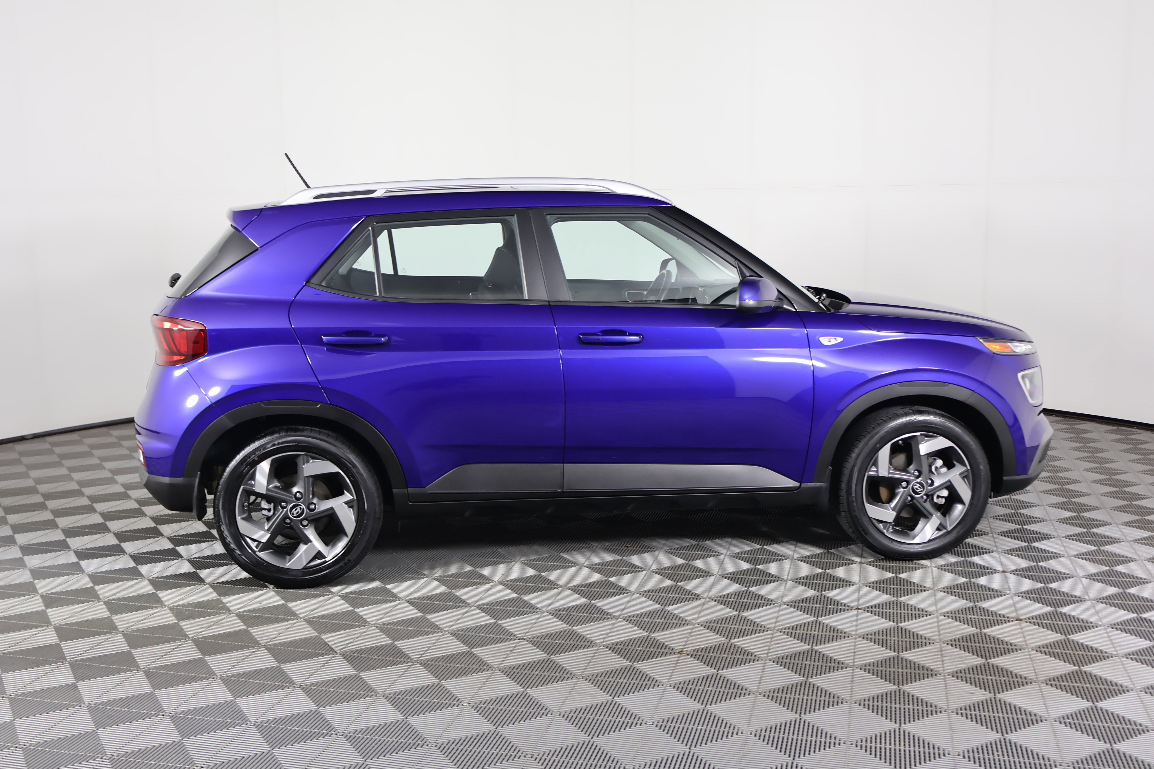 Used 2024 Hyundai Venue SEL image 5