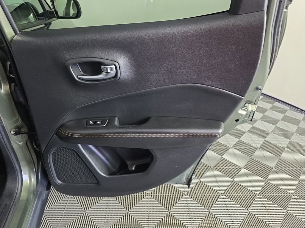 Used 2019 Jeep Compass Limited AWD/4WD image 31