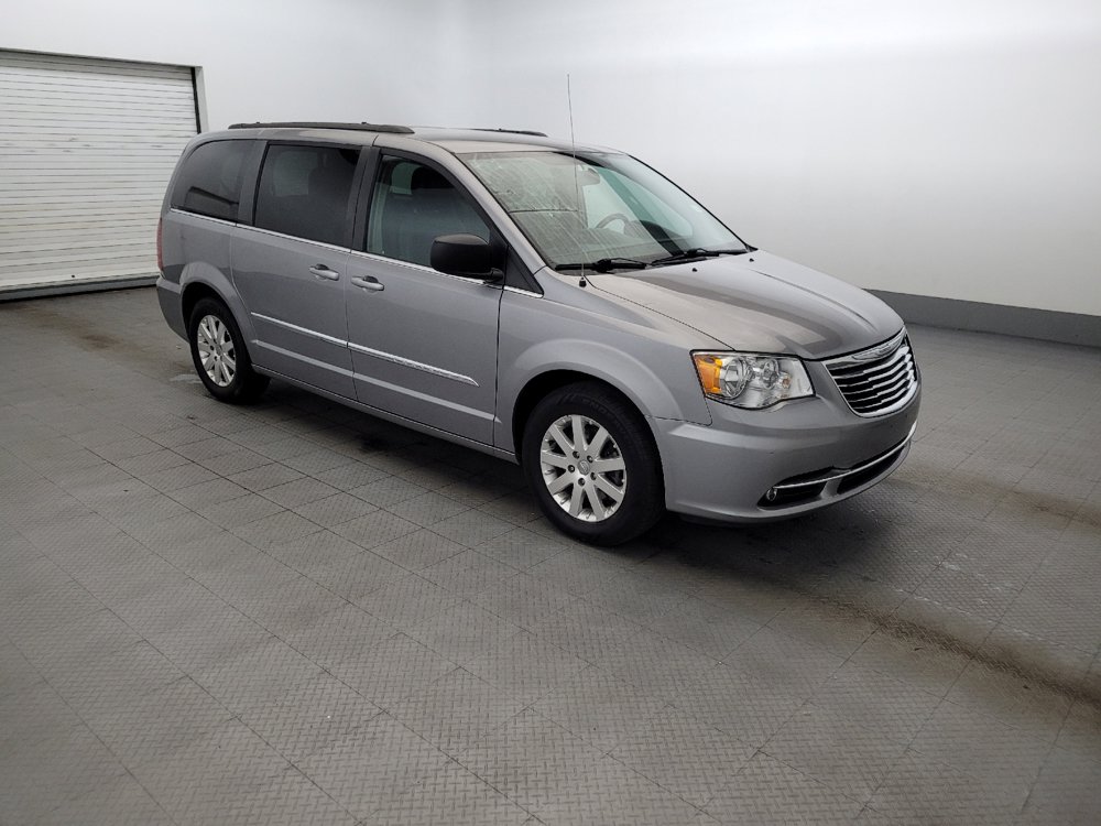 Used 2016 Chrysler Town & Country Touring FWD image 11