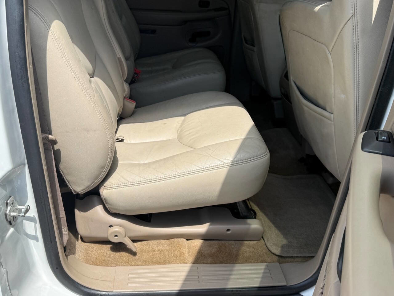 Used 2004 GMC Yukon XL SLT w/ Preferred Equipment Group RWD image 26