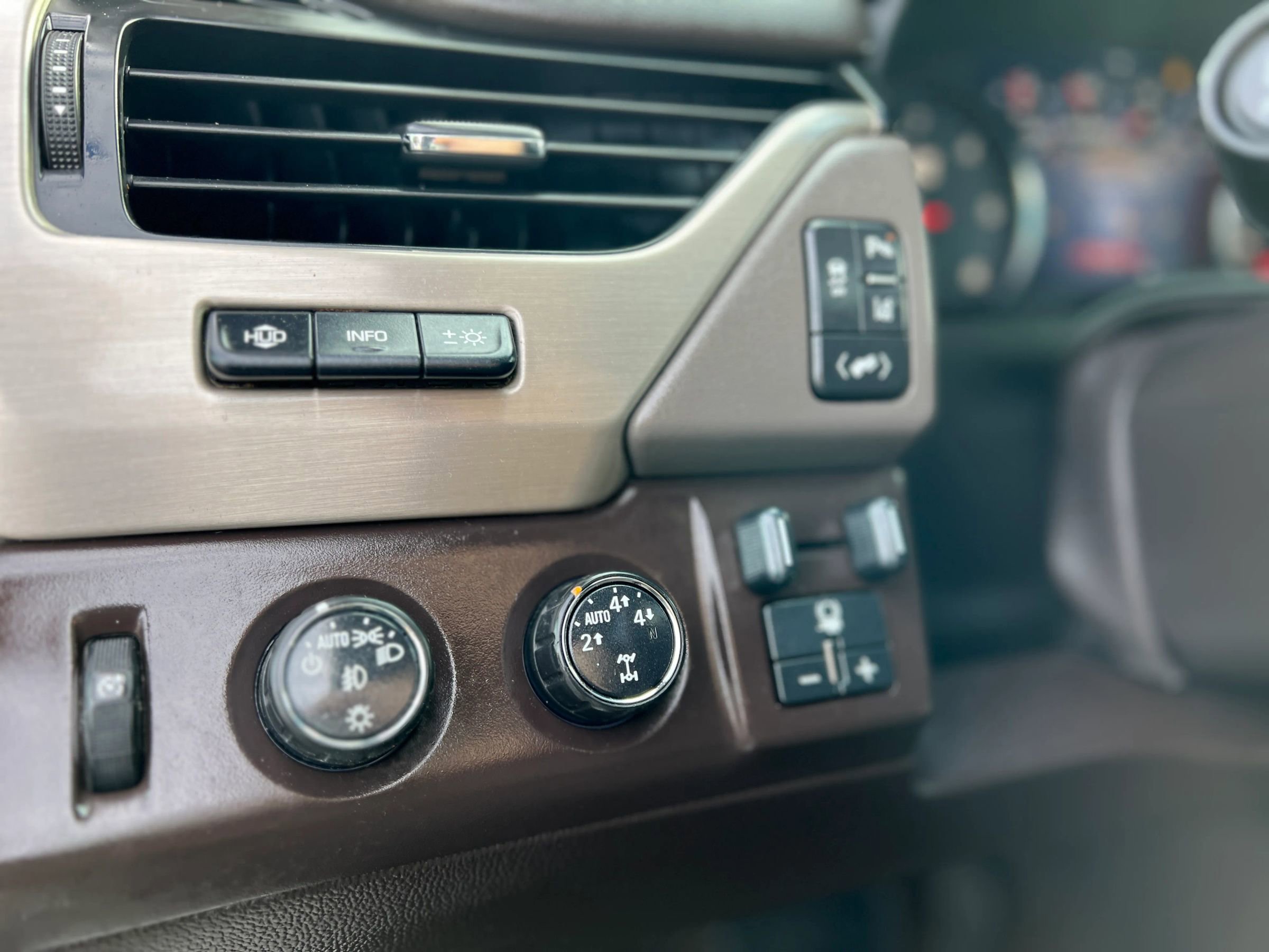 Used 2015 GMC Yukon Denali image 24