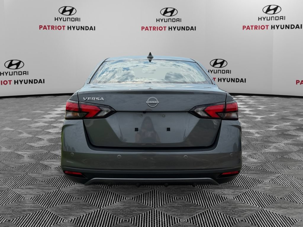 Used 2025 Nissan Versa SV FWD image 4