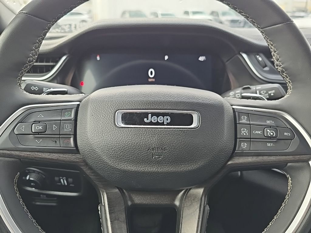 Used 2024 Jeep Grand Cherokee Limited AWD/4WD image 19