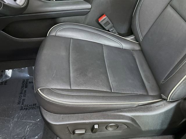 Used 2024 GMC Yukon XL SLT w/ SLT Luxury Package image 21