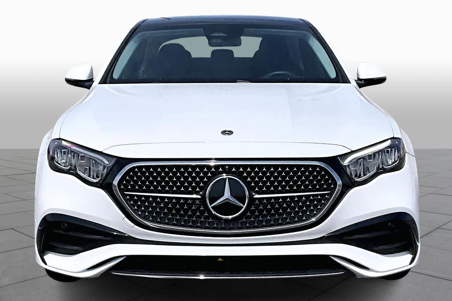 Used 2025 Mercedes-Benz E 350 4MATIC Sedan image 4