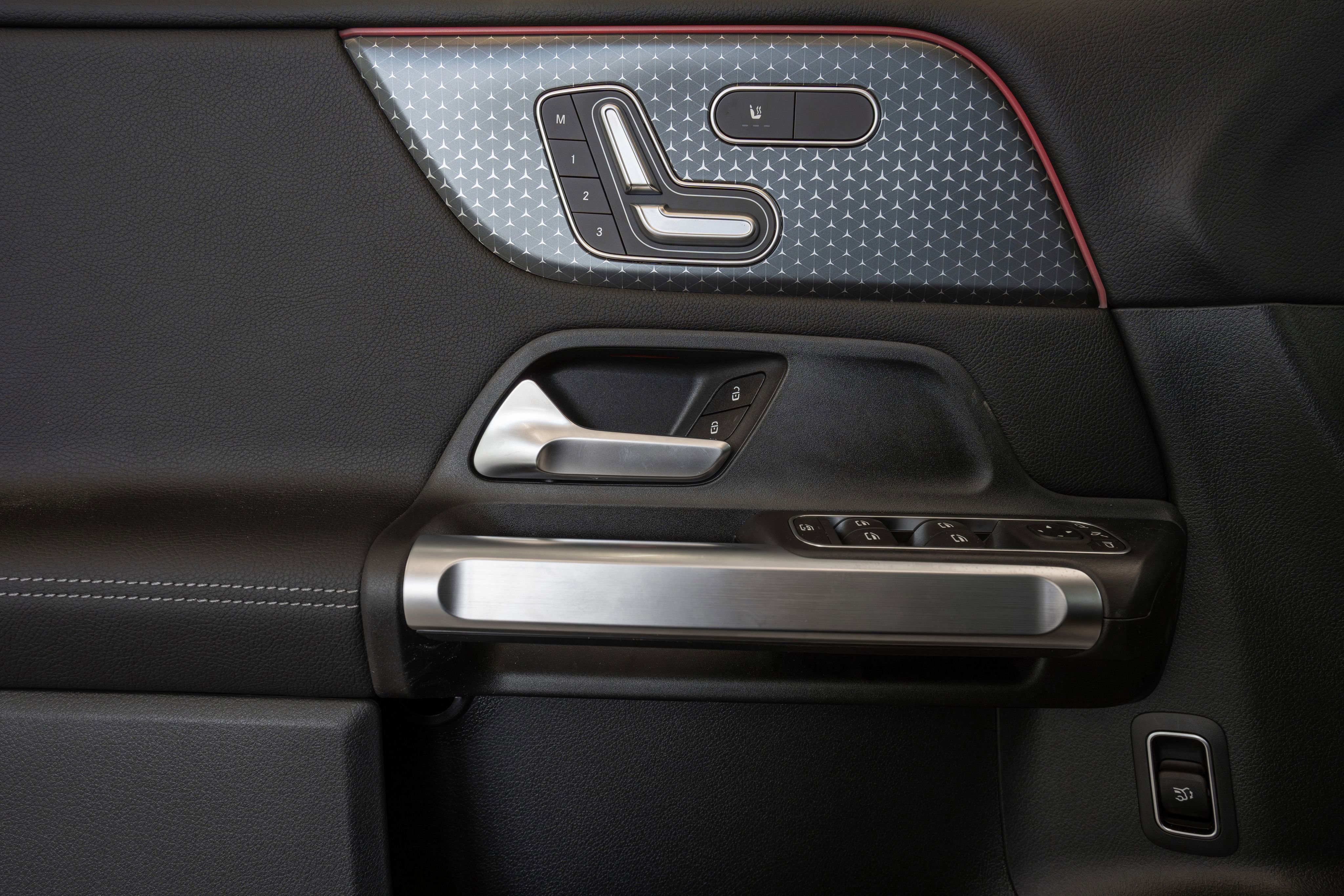 Used 2024 Mercedes-Benz GLB 250 w/ Exclusive Package image 34