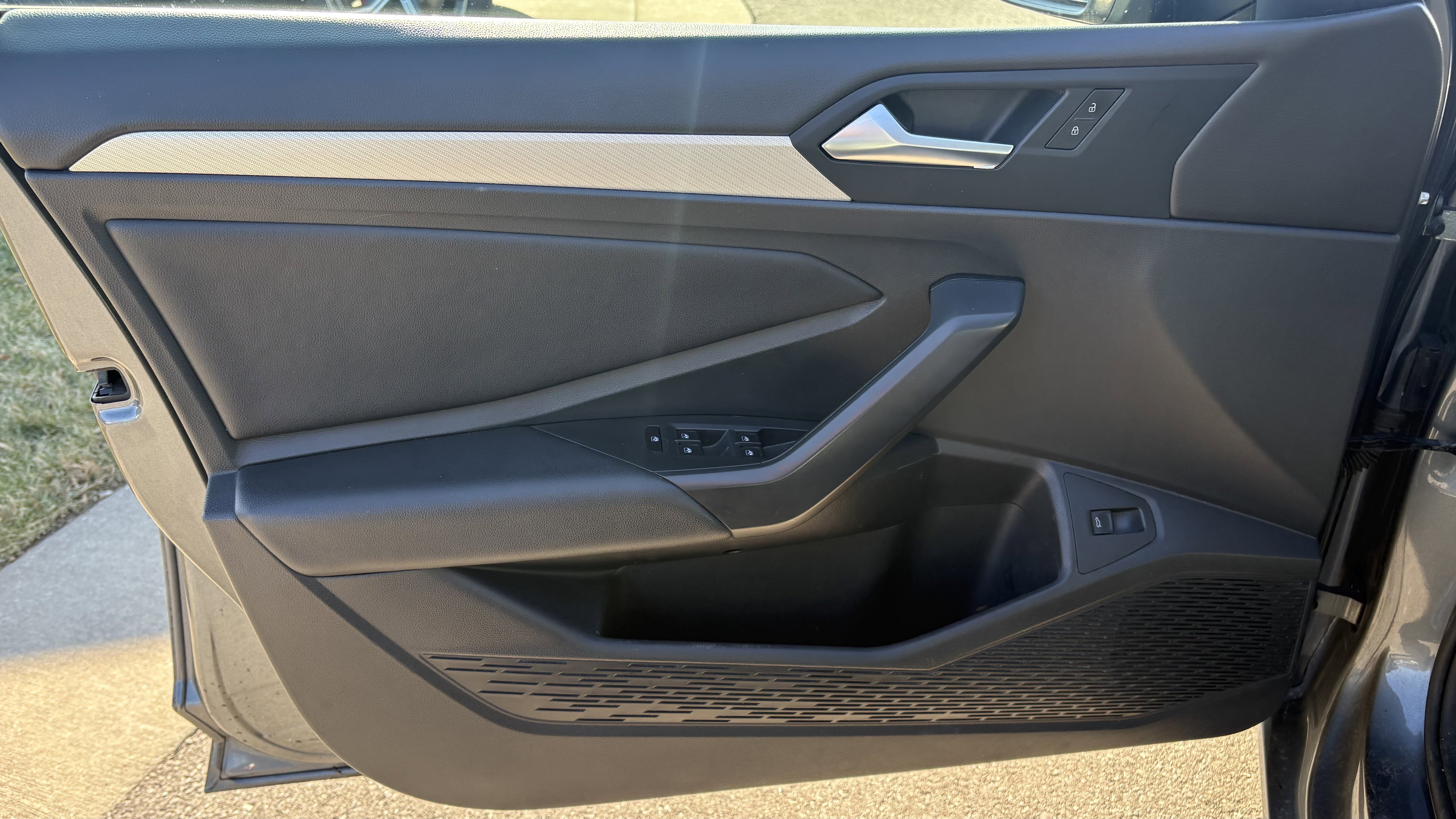 Used 2019 Volkswagen Jetta SE image 16