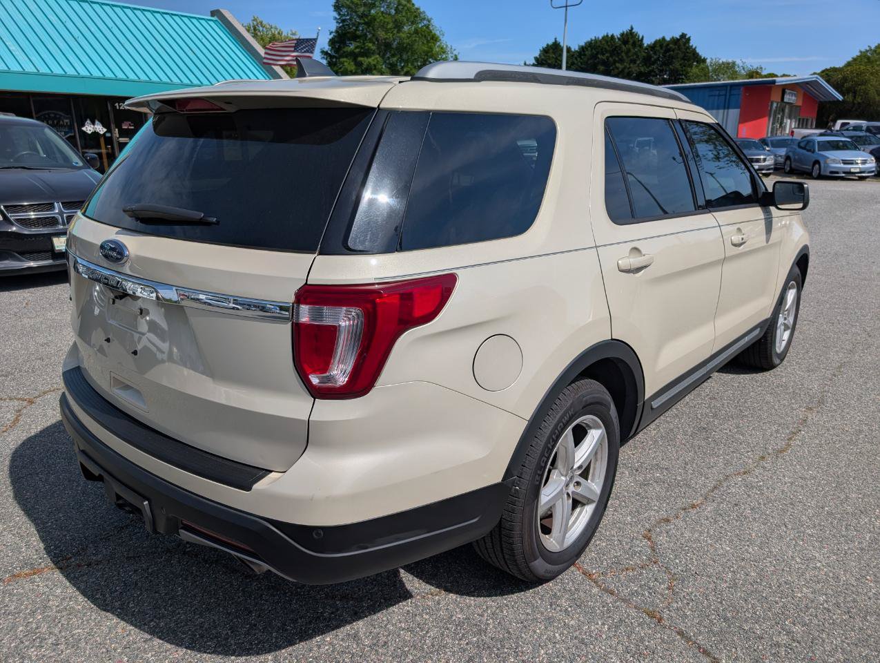 Used 2018 Ford Explorer XLT FWD image 9
